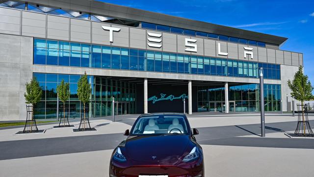 Elektroautos: Tesla übernimmt 500 Leiharbeiter in Brandenburg