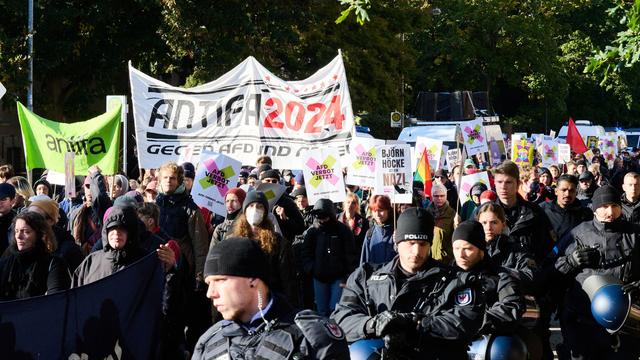 Politik: Demonstration gegen AfD-Parteitag in Jüterbog