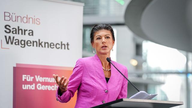 Mögliche Landes-Koalitionen: Wagenknecht pocht auf Distanz zu Merz in Ukraine-Politik