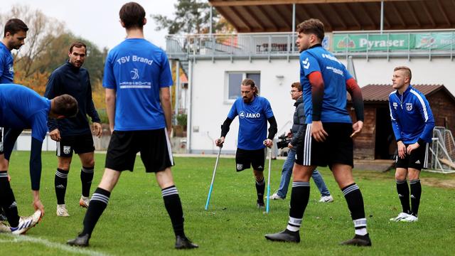 Besonderes Amateurspiel: Beinamputierter Fußballer mit Premiere in Bayern