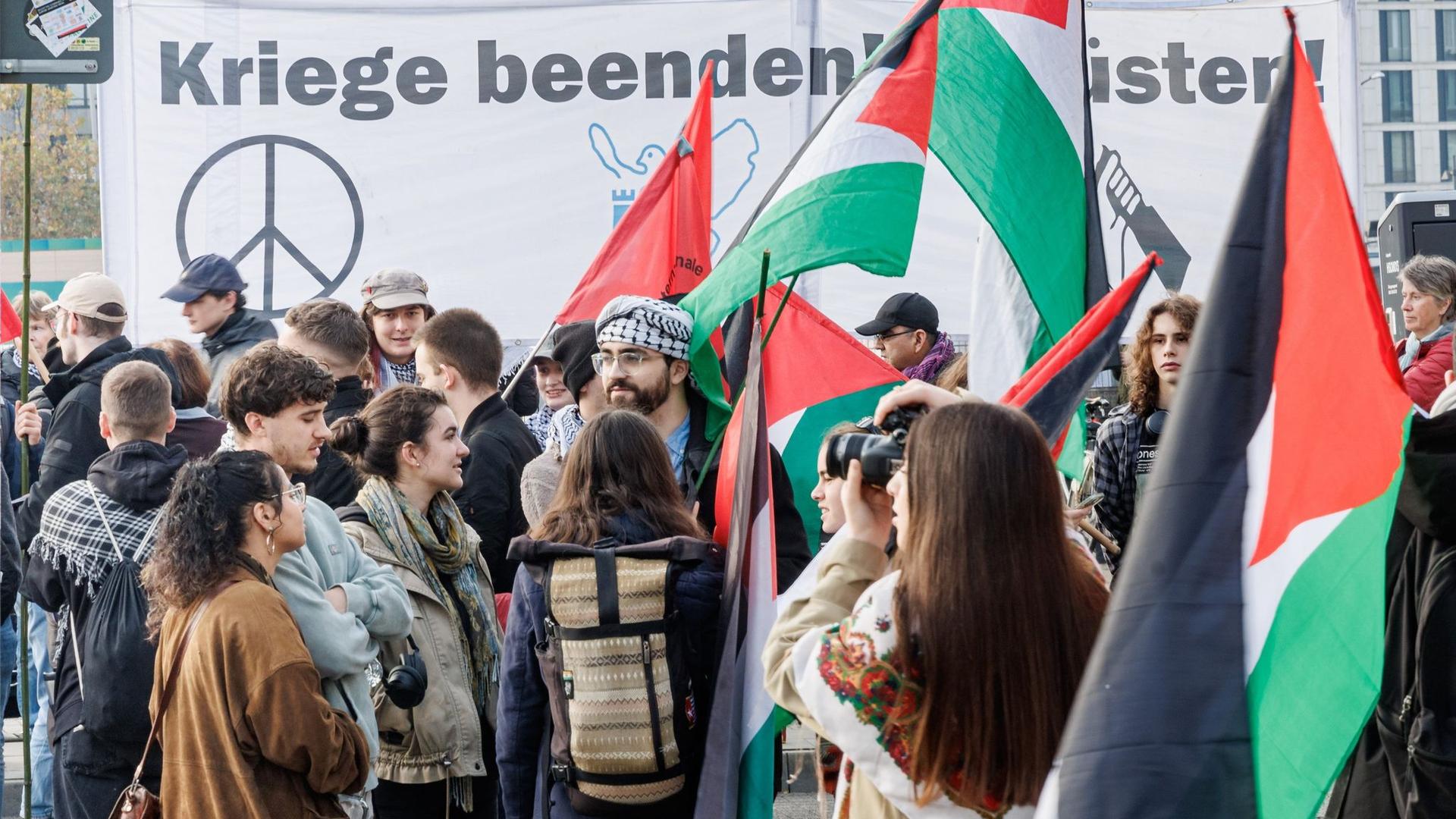 Krieg in Nahost: Hunderte bei Pro-Palästina-Demonstration in Hamburg