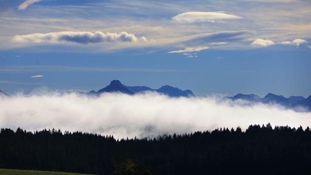 Wetterausblick: Trüb und neblig - teils auch goldenes Herbstwetter in Bayern