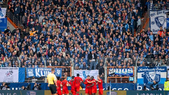 Fußball-Bundesliga: Vier Tage nach Barça-Debakel: Bayern schlagen Bochum klar