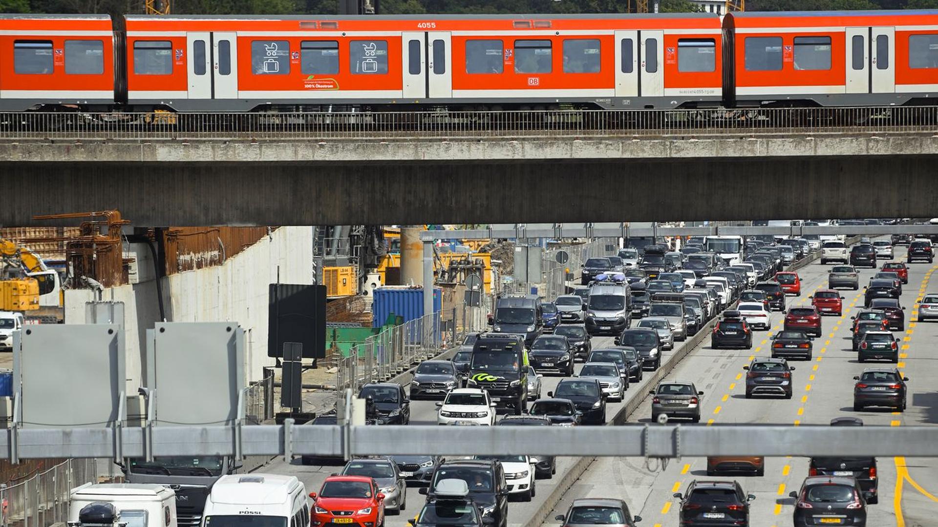 Autoverkehr: A7 in Hamburg: Sperrung des Hauptfahrstreifens vorbei