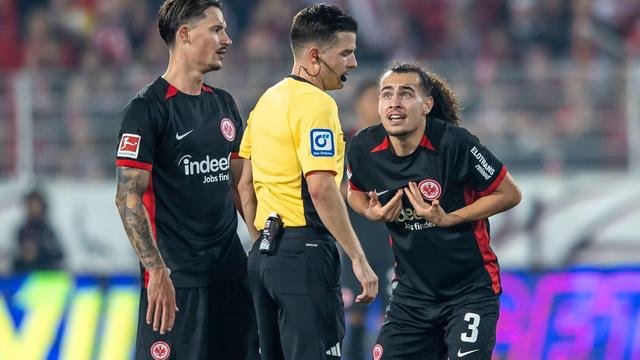 Eintracht Frankfurt: Frankfurts Theate bleibt nach Platzverweis gesperrt