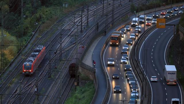 Beruf und Mobilität: Fast jeder Zweite in Sachsen-Anhalt pendelt zur Arbeit