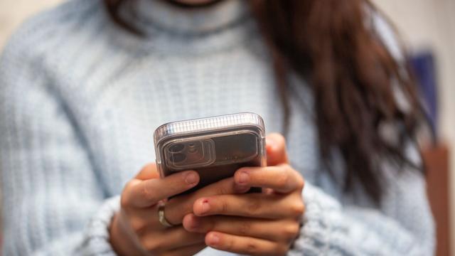 Studie der Postbank: Internetnutzung junger Menschen in Deutschland steigt wieder