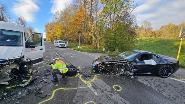 Unfälle: Unfall mit Sportwagen in Stuttgart