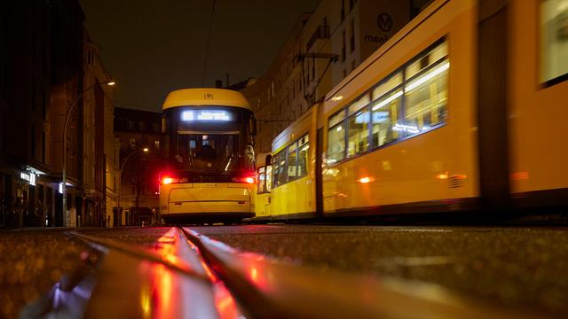 Unfälle: E-Scooter-Fahrer nach Unfall mit Tram in Lebensgefahr