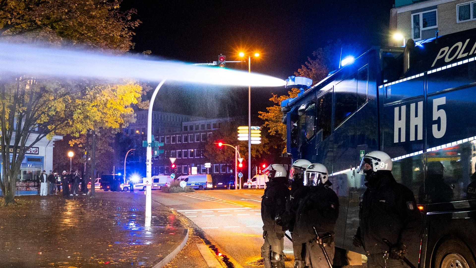 Gegen Ausschreitungen: Hamburger Polizei stellt sich zu Halloween auf Krawalle ein