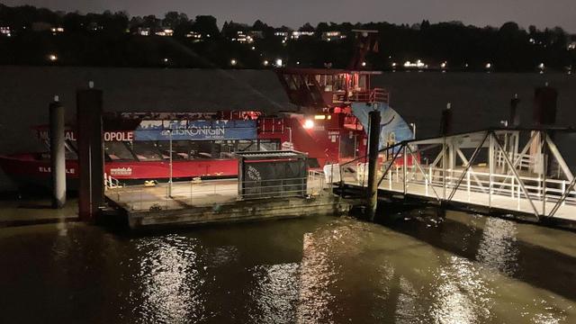 Personenverkehr auf der Elbe: Hafenfähre auf dem Weg nach Finkenwerder geräumt