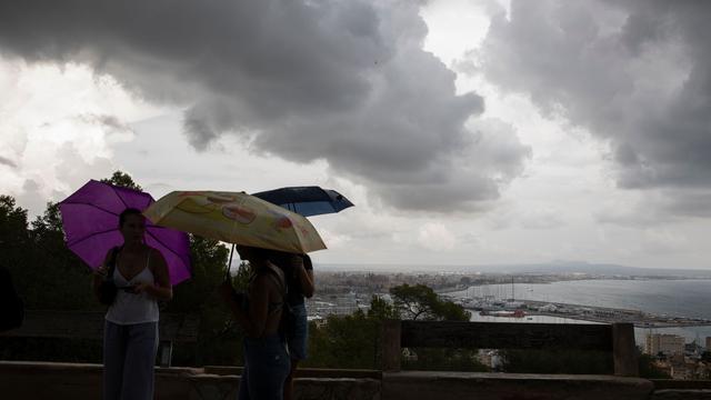 Zweithöchste Warnstufe: Unwetter erreicht Balearen: Starker Regen auf Mallorca