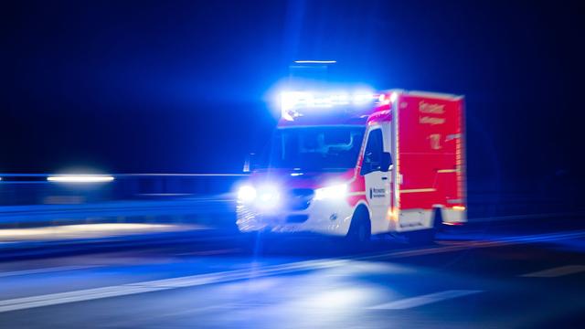 Unfall: Auto kracht auf A46 in Leitplanke – Fahrerin schwer verletzt