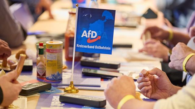 Parteitag der AfD: Kurt Kleinschmidt bleibt AfD-Vorsitzender im Norden