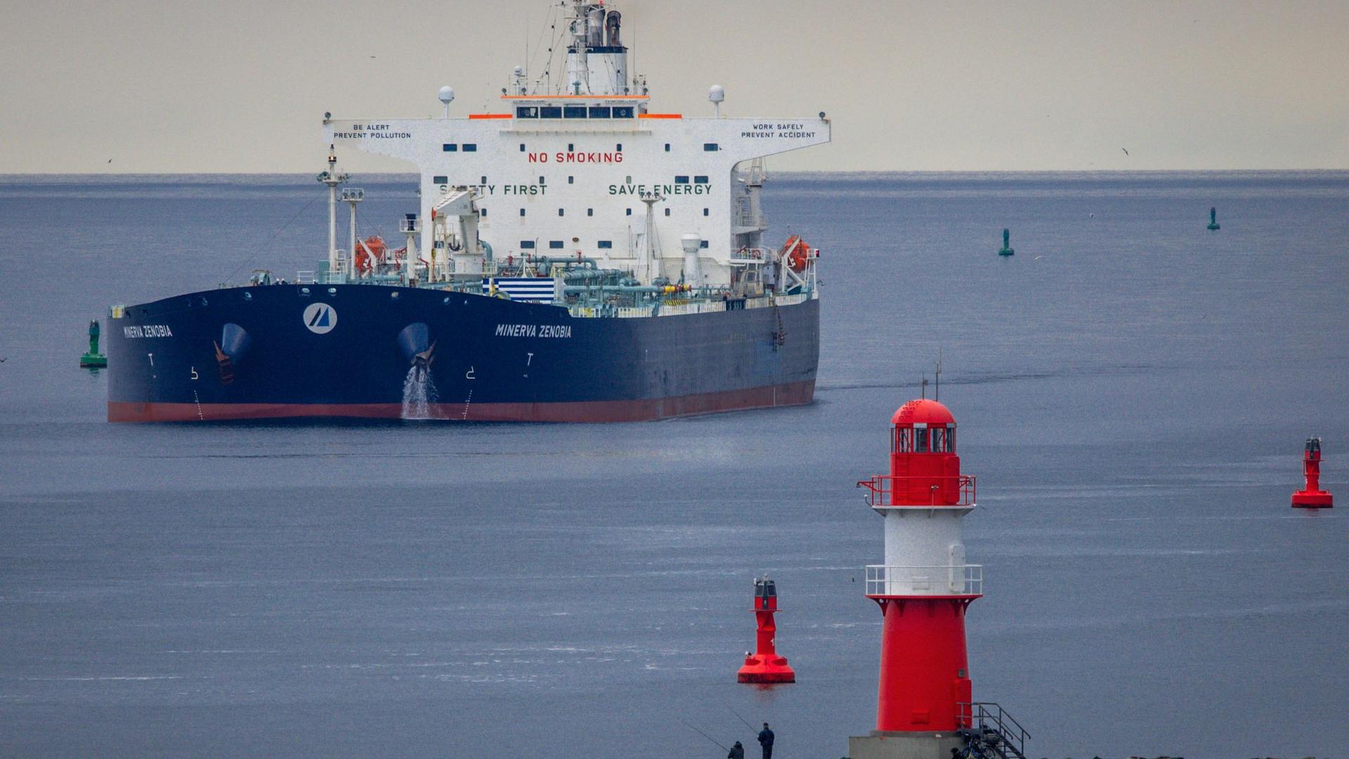 Schifffahrt: Dem Rostocker Hafen nützt die Seekanalvertiefung wenig