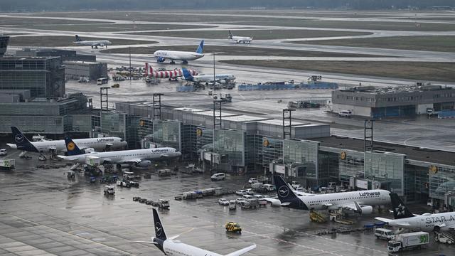 Luftverkehr: Frankfurter Flughafen erholt sich schleppend von Pandemie