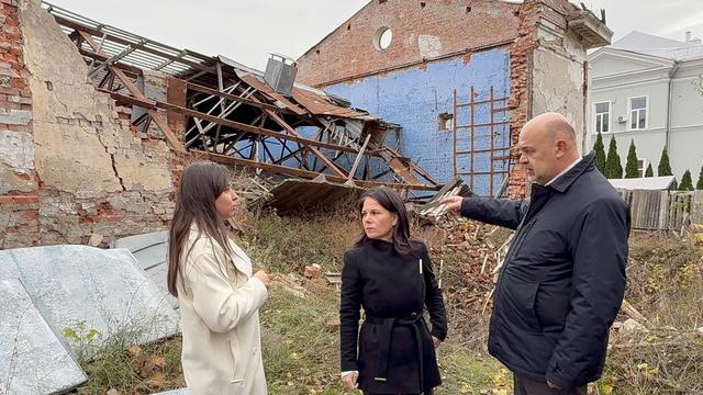 Die Lage im Überblick: Selenskyj dankt Baerbock für Hilfe - Augenmerk auf Nordkorea