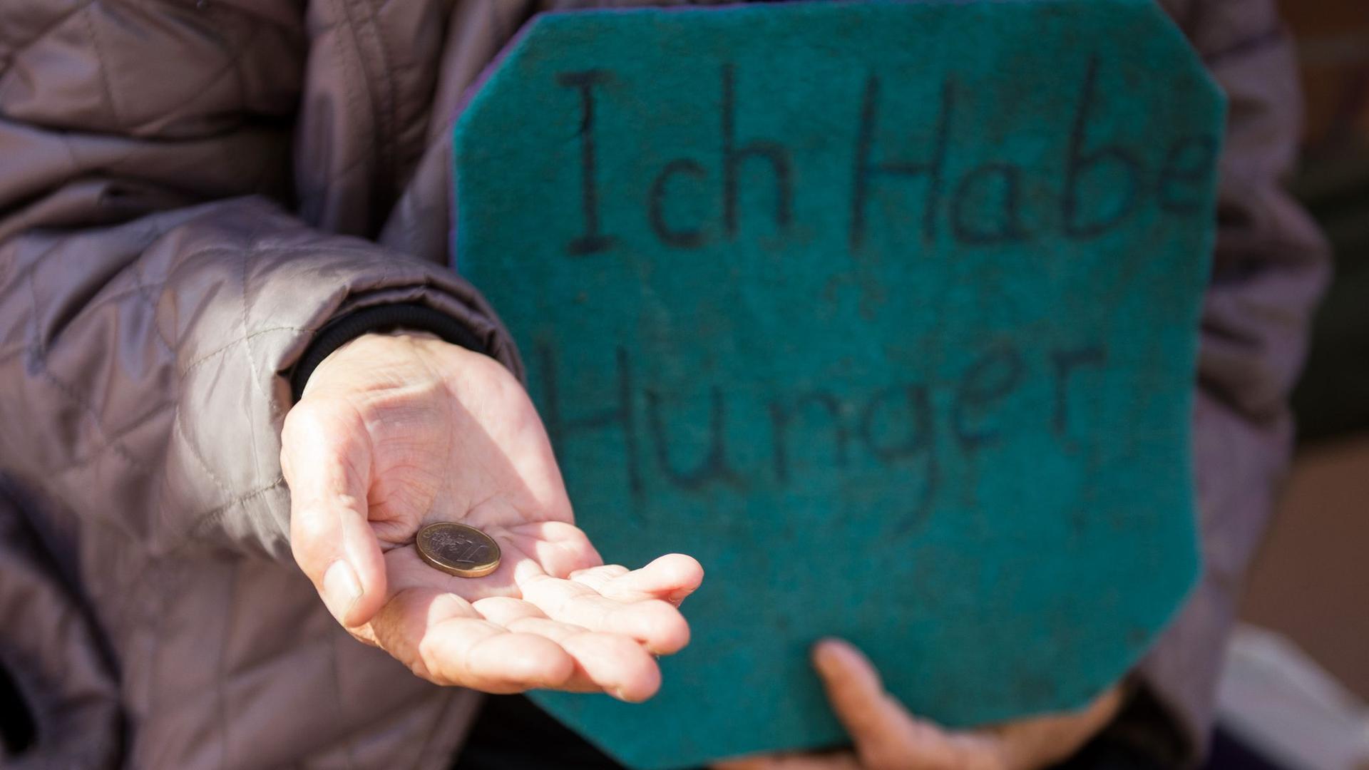 Armut: Linke will Betteln in Hamburgs Bussen und Bahnen erlauben