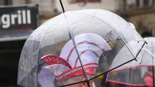 Wetter: Nasser Wochenstart - Regen zum Karnevalsstart erwartet