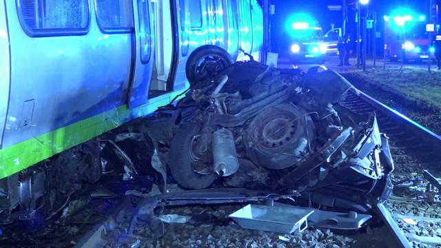 Hannover: Schwerverletzter bei Unfall zwischen Auto und Straßenbahn