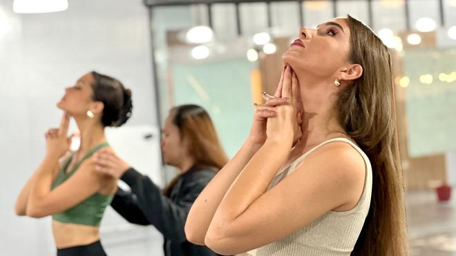 Schule für Beauty Queens: Miss Deutschland Celina Weil ist für ein einwöchiges Training in das Camp in Manila gereist.