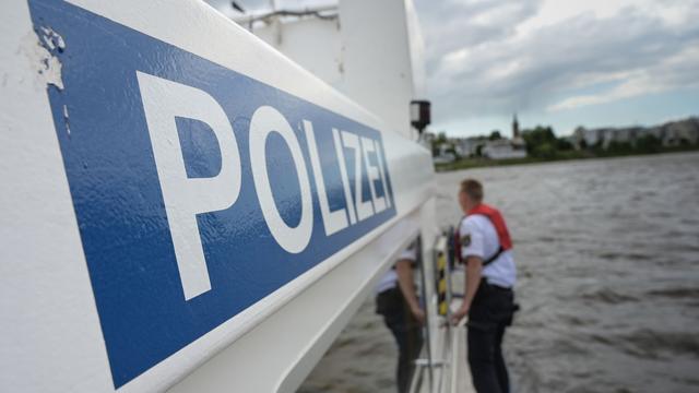 Unfall: Frontalzusammenstoß zweier Schiffe auf dem Rhein