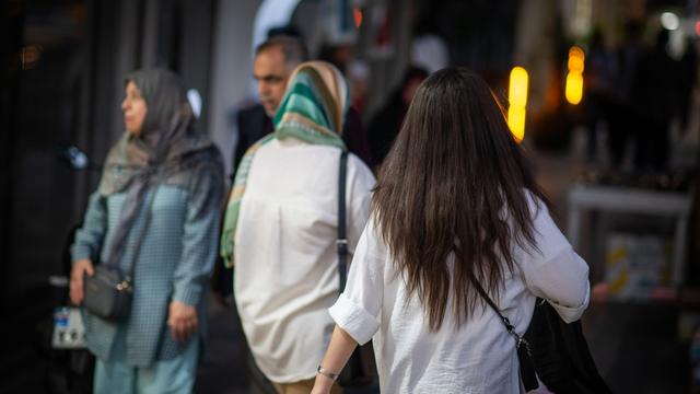 Islamische Kleiderordnung: Strikte Kleiderregeln im Iran: «Klinik» für Frauen geplant