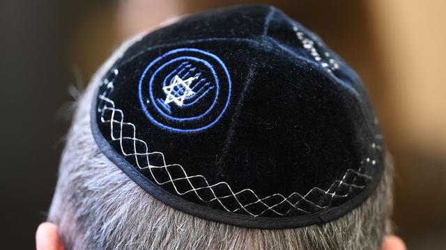 Bildung: Neue Broschüre gegen Antisemitismus und Rassismus