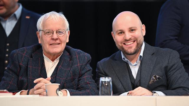 Parteitag: AfD-Chef Frohnmaier wirft Merz Betrug vor