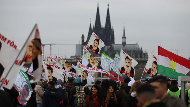 Sprechchöre: Tausende demonstrieren bei Kurden-Demo in Köln für Öcalan