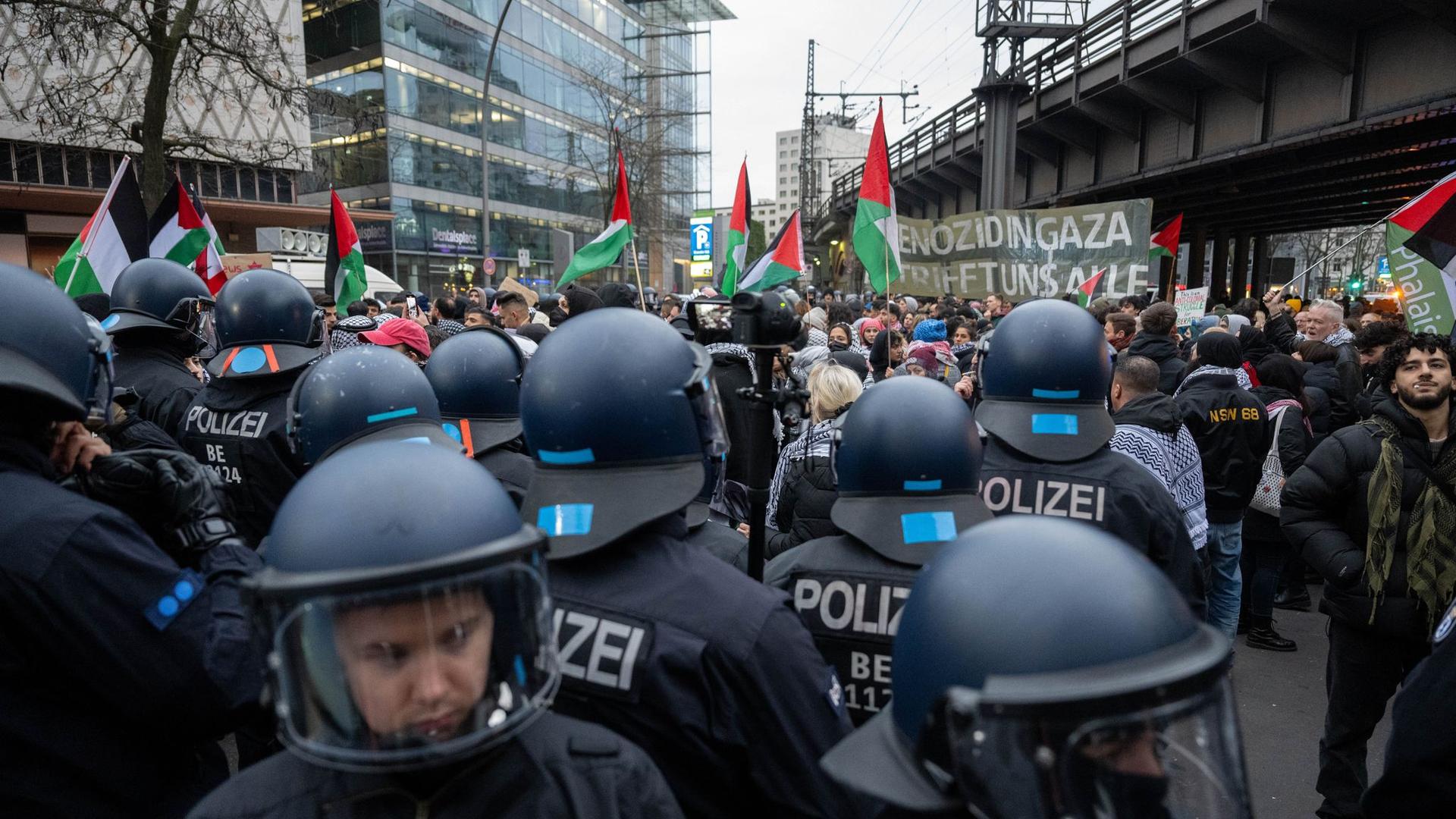 Nahost-Konflikt: 111 vorläufige Festnahmen bei Pro-Palästina-Demo in Berlin