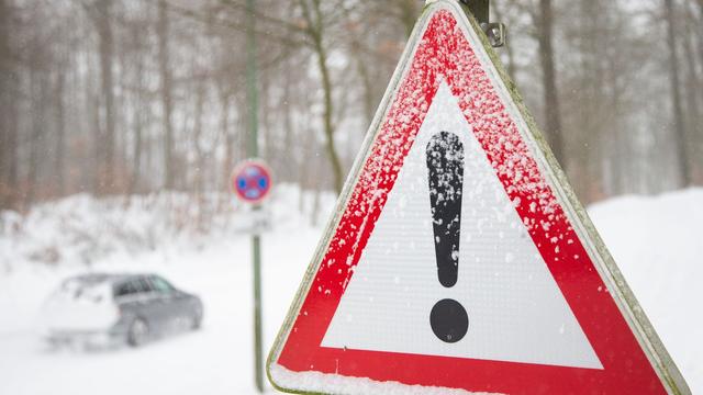 Wetter: Schnee, Regen und stürmische Böen sorgen für Glätte in NRW