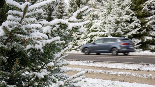 Wetter: Dunkel, nass, glatt: Worauf im Winterverkehr zu achten ist