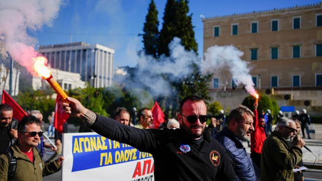 Tarifstreit: Landesweite Streiks - Demos in Griechenland