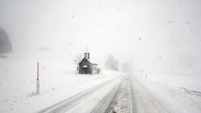 Wetter: Schneefall in Bayern - Unfälle und Bahnbehinderungen