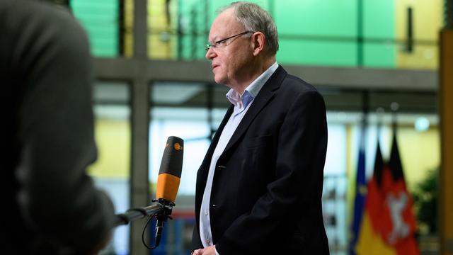 SPD-Kanzlerkandidatur: Ministerpräsident Weil stärkt Scholz den Rücken