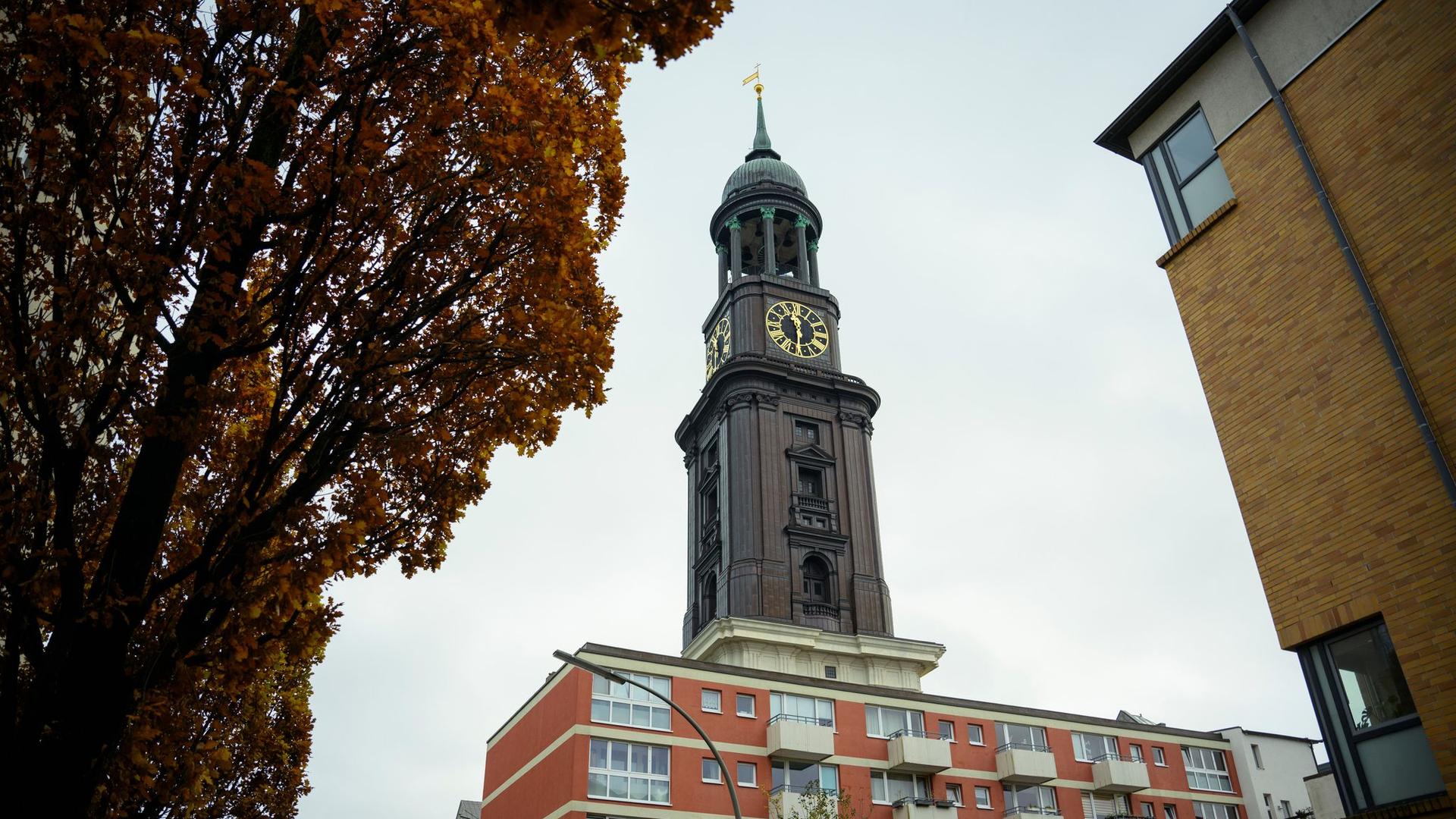 Risse im Turm: Sanierung am Hamburger Michel: Weitere 700.000 Euro benötigt