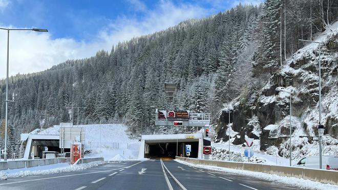 East-West-Verbindung: Unter anderem wurde die Fahrbahn des Tunnels erneuert. (Photo: Paper)