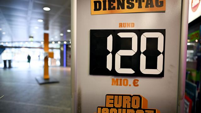 Glücksspiel: Nicht geknackt: 120 Millionen Euro bleiben im Eurojackpot