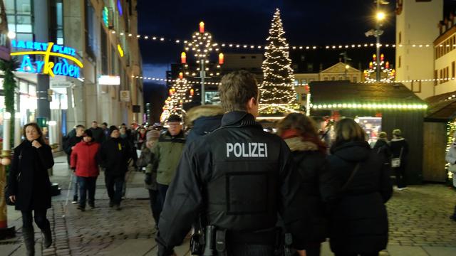 Innere Sicherheit: Polizei kontrolliert Messerverbot auf Weihnachtsmärkten