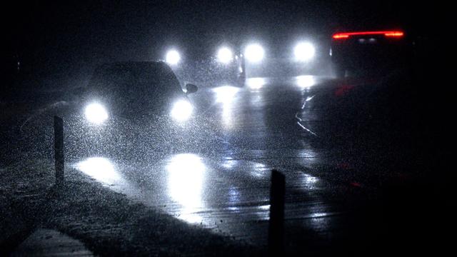 Wetter und Verkehr: Starker Schneefall sorgt für Unfälle auf Bayerns Straßen