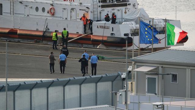 Migration übers Mittelmeer: Italien zieht Personal aus Flüchtlingslagern in Albanien ab