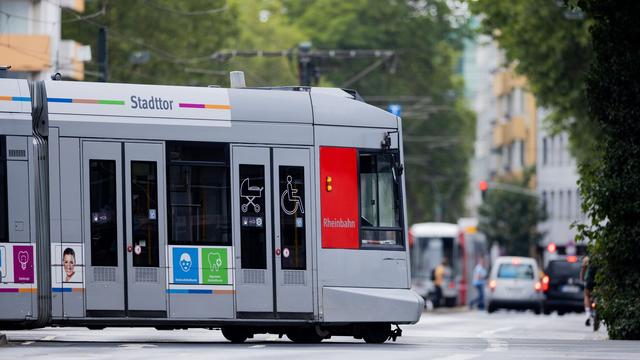 Unfall: Mann von Straßenbahn erfasst und mitgeschleift