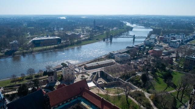 Unfall: Spaziergänger helfen 75-Jährigem aus der Elbe