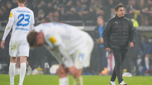 Fußball-Bundesliga: Keine Trainer-Diskussion in Kiel nach Pleite auf St. Pauli