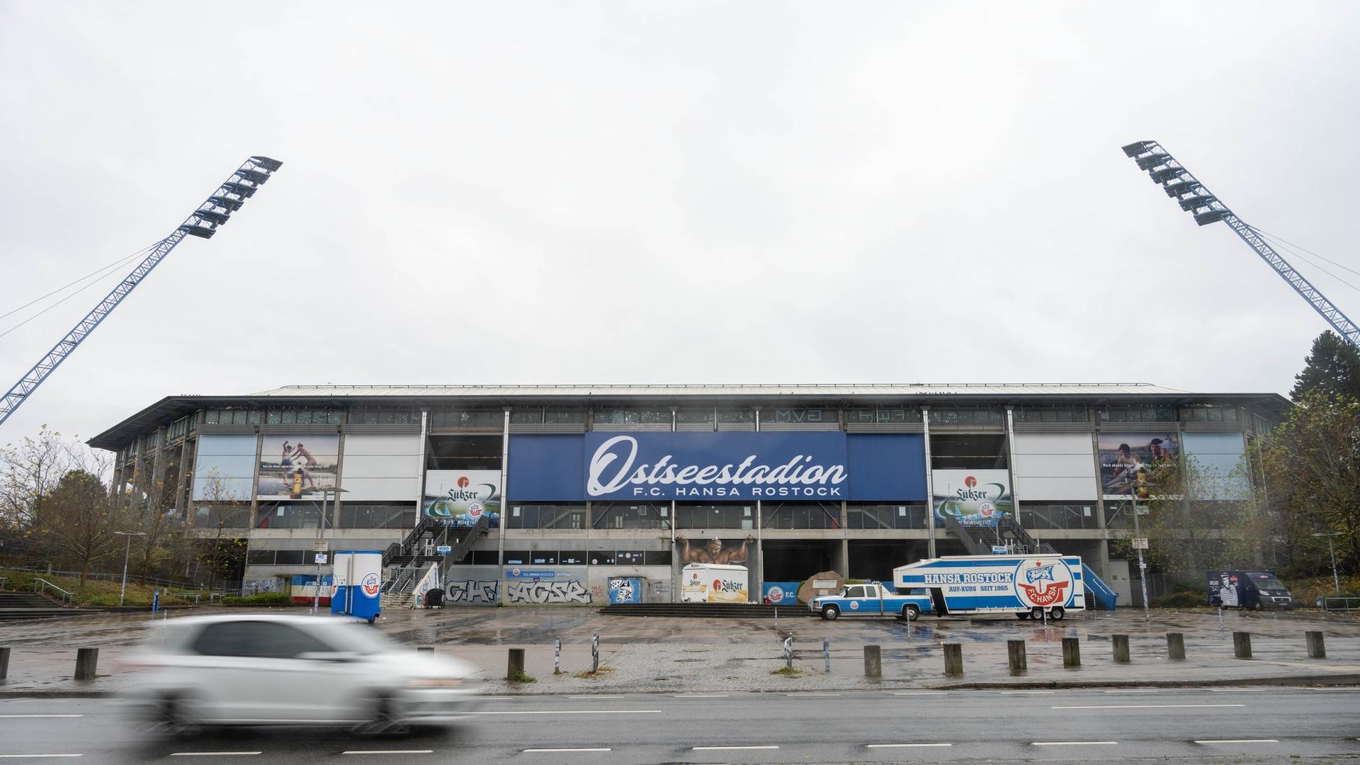 FC Hansa Rostock: Herzensthema Flutlicht: Baustart am Ostseestadion verzögert