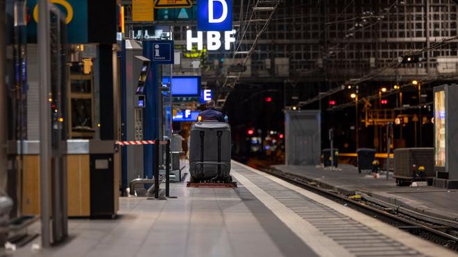 Kabelbrand: Teile des Kölner Hauptbahnhofs werden nach Rauchentwicklung auf einem Gleis gesperrt. (Archivbild)