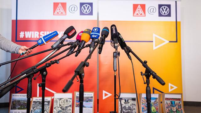 Autokrise: VW-Tarifrunde: Erster Verhandlungstag endet nach 13 Stunden