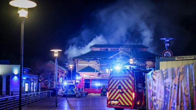 Oberhausen: Weihnachtsmarkt geräumt - Feuer in leerstehendem Restaurant