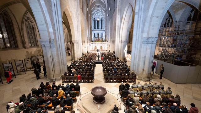 Weihnachtsmarkt: Gedenken an Opfer in Magdeburger Trauerandacht